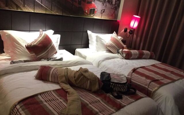 Xianning Youth Theme Hotel