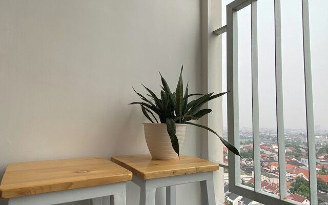 Modern Look Studio at LRT City Jatibening Apartment