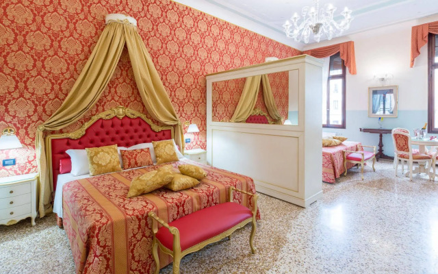 Friendly Venice Suites