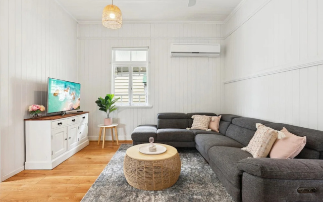 Tranquil 3-bed Family Home With Spacious Backyard – Guest Rooms – Brisbane
