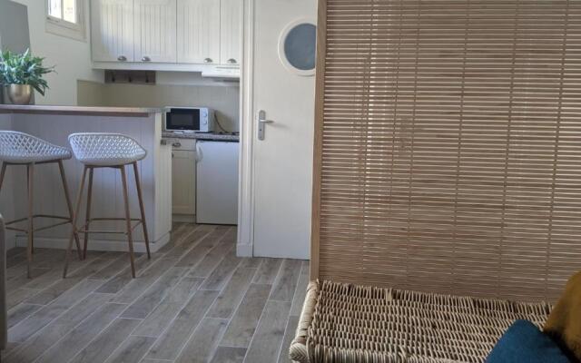 Seashore Hideaway studio