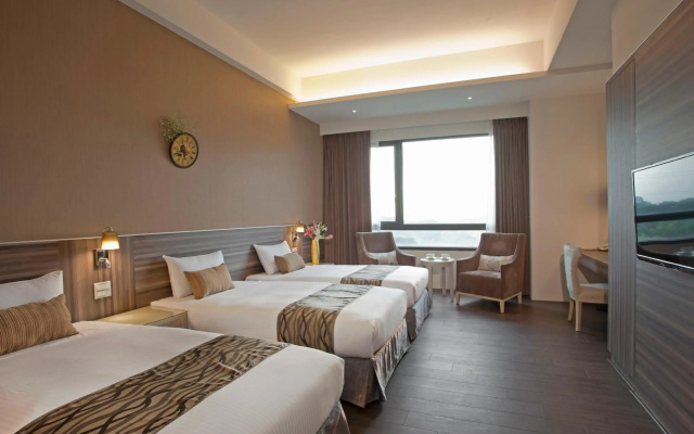 Renyi Lake Hotel