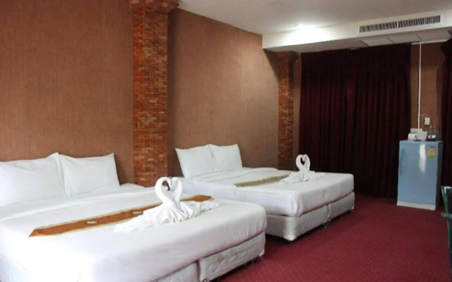 Boom Boom Beach Resort Laem Sing