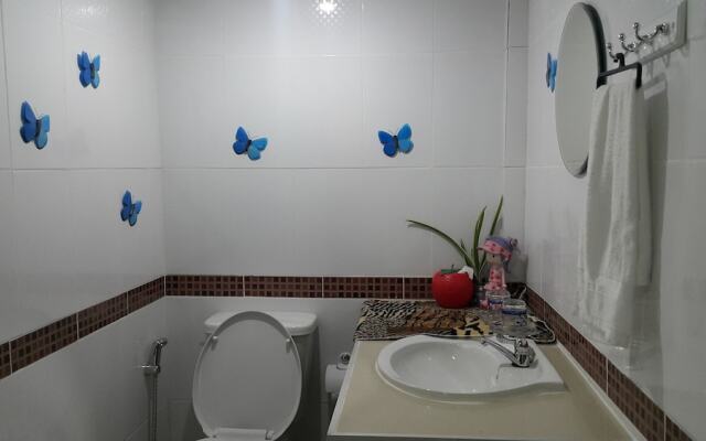 Ruenthai Rimnam Resort Suratthani