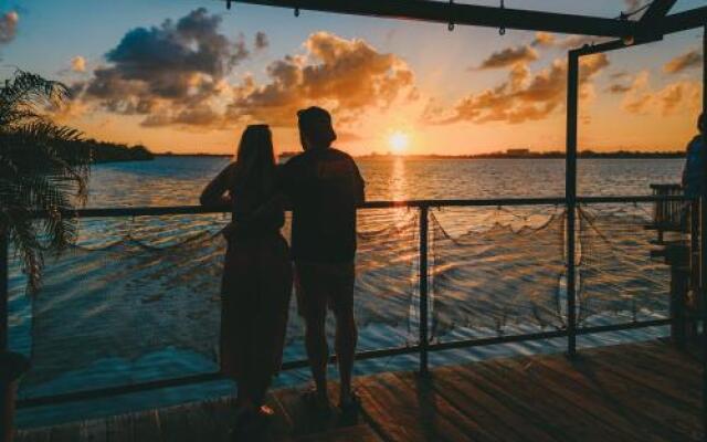 Señor Frogs Hostel - Adults Only