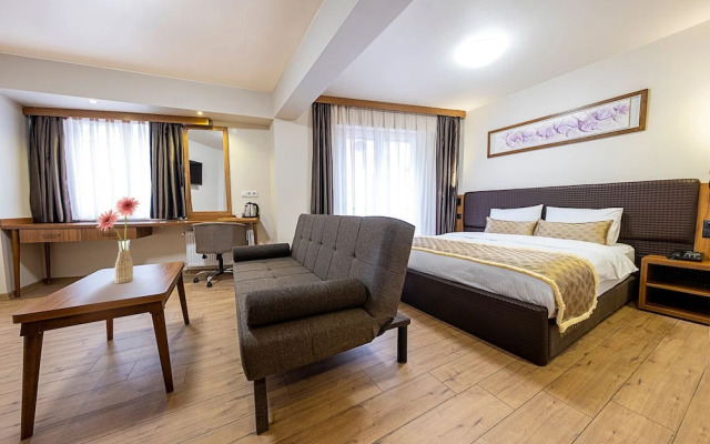 Madeen City Hotel