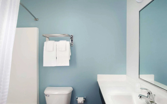 WoodSpring Suites Fargo North Near NDSU