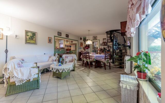 Collina House