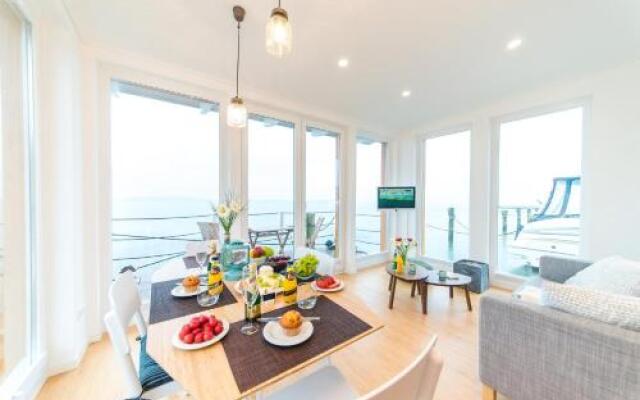 Komfort-Hausboote am Naturhafen Krummin