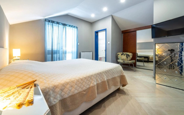 Villa Piano - Four Bedroom Villa With Terrace and Swimming Pool