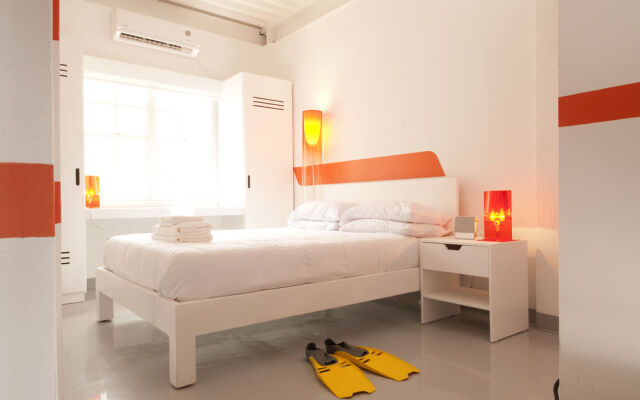 Wave Hotel & Cafe