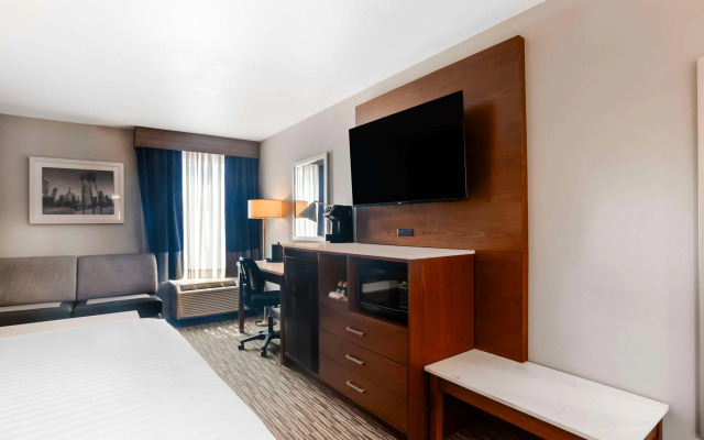 Best Western Plus Commerce Hotel