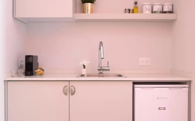 Glamorous Pink Pearl Studio/Beach/Parking/Netflix