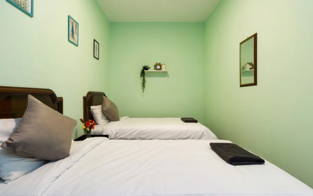 Lovely 4-bedroom Home in Brickfields, KL, Kuala Lumpur