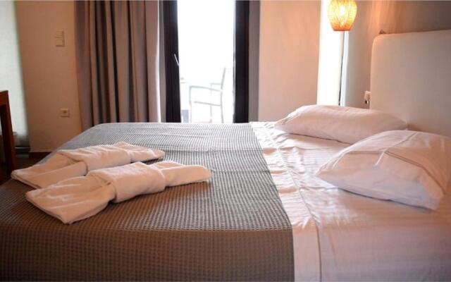 Trizonia Bay Hotel