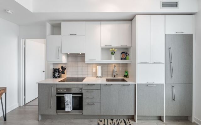 Stallion Suites - Entertainment District