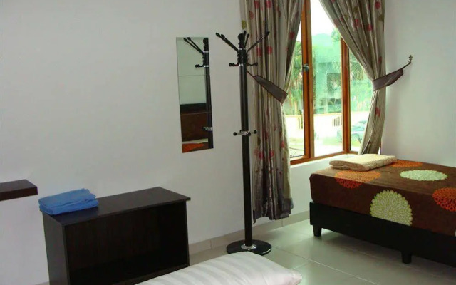 White House Homestay