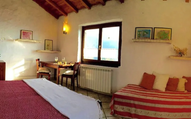 Panoramic Rural House With Garden
