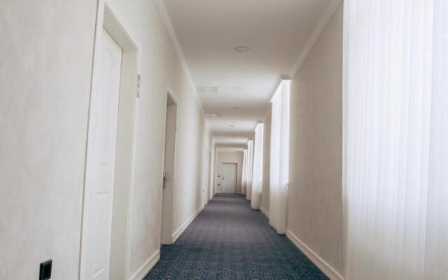 Empire Hotel