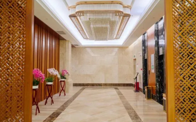 Zhaotong Development Building Hotel