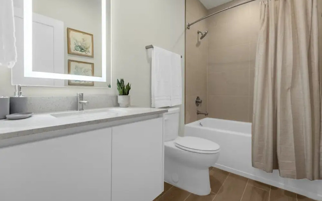 Upstay - Modern Family Townhome With Pool