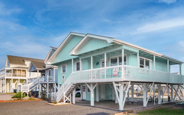 Palmetto Paradise 3 Bedroom Home by RedAwning