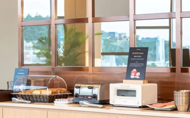 DARAKHYU Yeosu Capsule Hotel by WALKERHILL