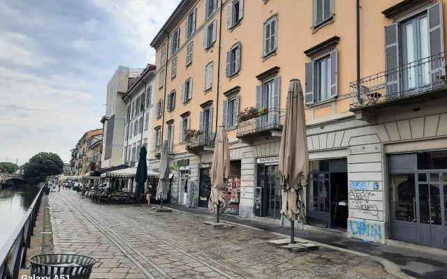 Unique 4 Storey House on Naviglio 4Bd, 4Bt