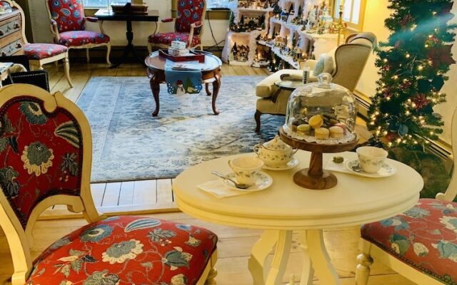 The Buttonwood Inn on Mt. Surprise