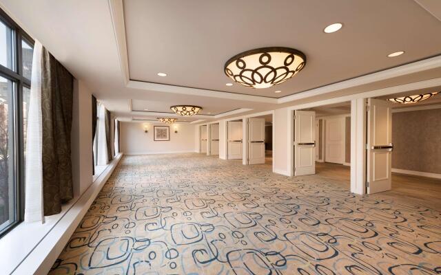 Hilton Orrington / Evanston