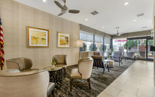 Best Western Plus Carriage Inn