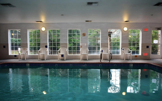 FairBridge Inn & Suites Dupont
