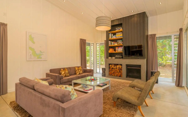 The Golden Hideaway - Matarangi Holiday Home