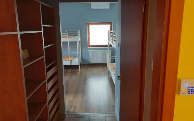 Vadgesztenye Youth Hostel
