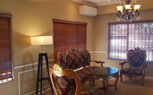 Beautiful Apartment in Century City