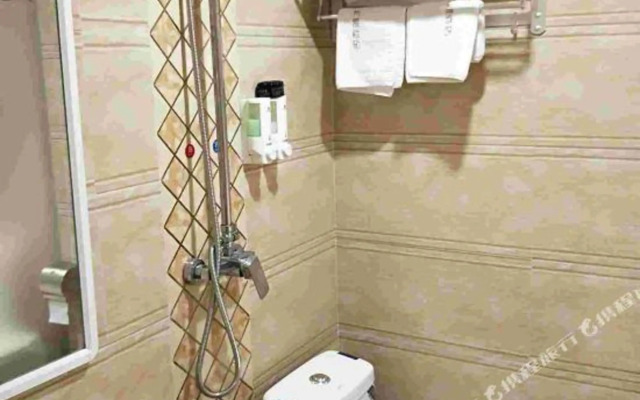 Zhongchao Theme Hotel (Shenzhen Luohu Wenjin Subway Station)