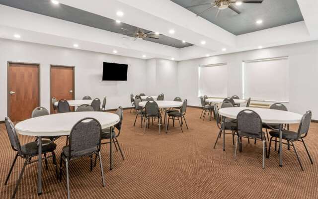 La Quinta Inn & Suites by Wyndham Guthrie