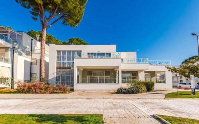 Stylish Studio With Spacious Balcony -trendafili