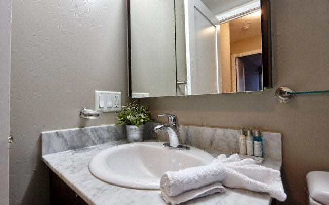 JJ Furnished Apartments & Private Suites Toronto: Entertainment District