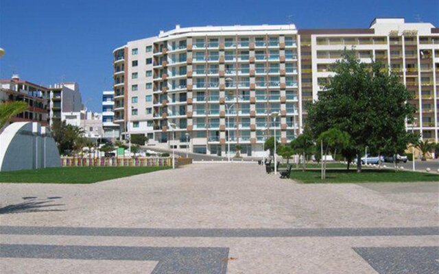 Edificio Monte Gordo Plaza