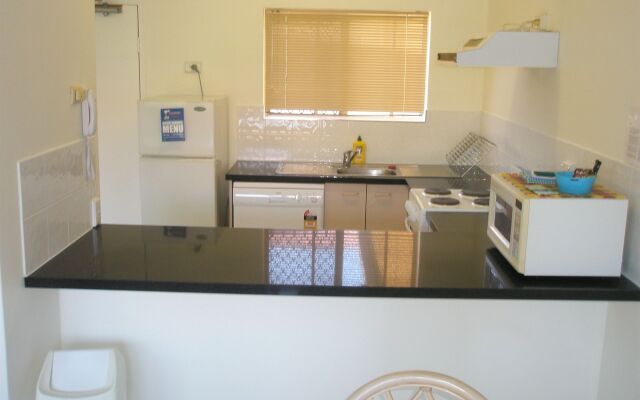 Tradewinds McLeod Holiday Apartments