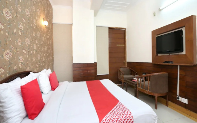 OYO 1933 Hotel City Paradise