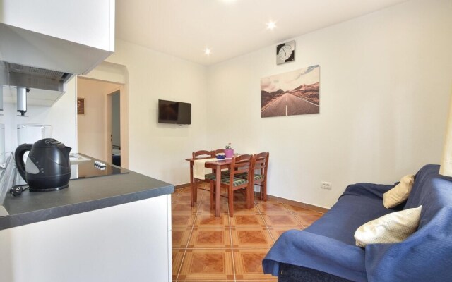 Amazing Home in Mimice With Wifi and 2 Bedrooms