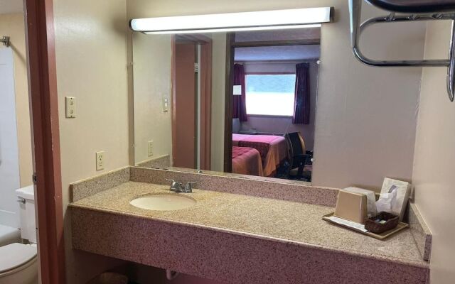 Travelerslodge Motel