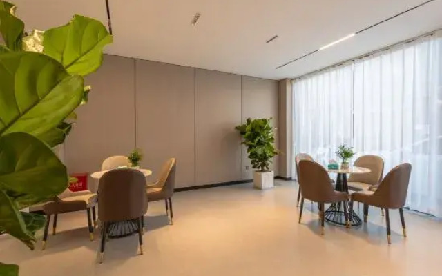 Chuxiong Yuge Hotel (Bohai Park)