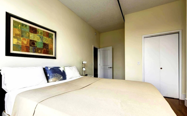 Pelicanstay near Holland Tunnel