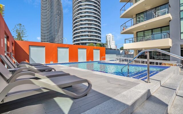 Stylish Apartment With Views