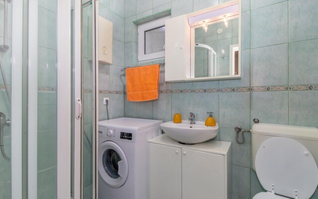 Amazing Apartment in Dramalj With 2 Bedrooms and Wifi