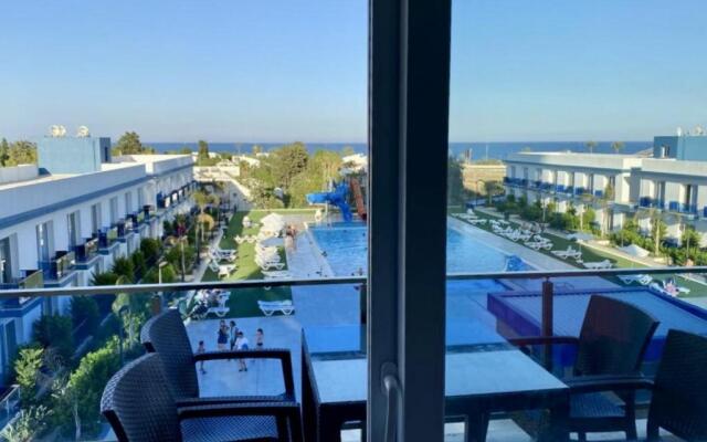 Sleek Flat With Shared Pool and Sea View in Iskele