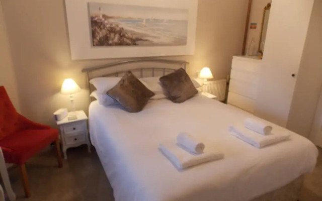 Heathcliff House, Exclusively for Adults, Free Large Car Park